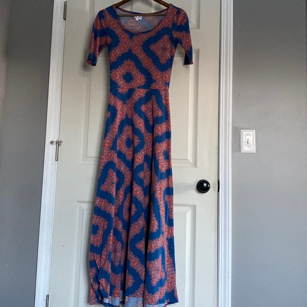 LuLaRoe mid-sleeve maxi dress 🌸